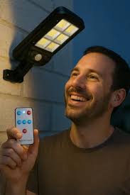 Seguridad Solar 24/7 - Lámpara con Sensor y Control Remoto
